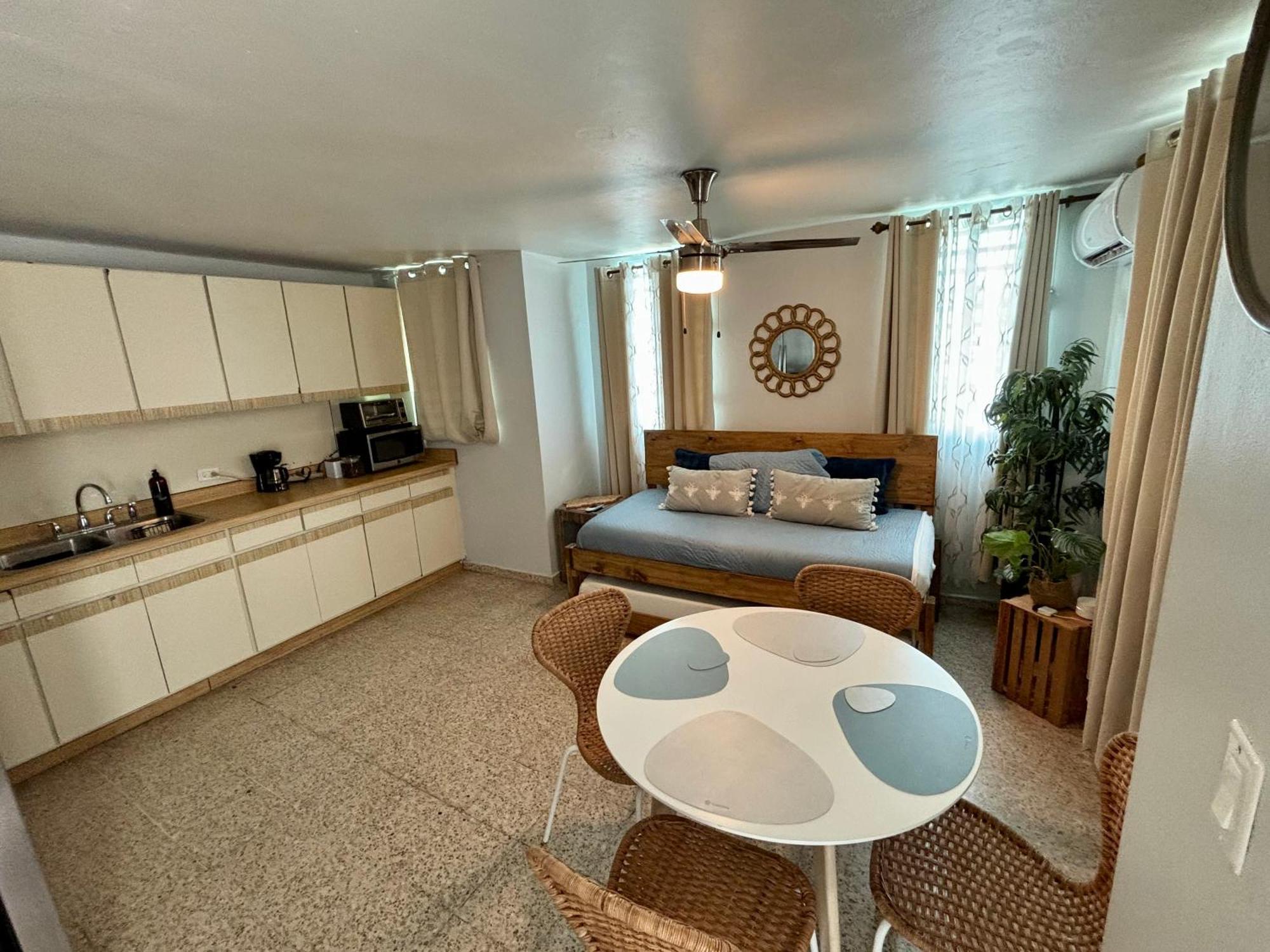 Bee Inn Puerto Rico Charming Urban Apartment In סן חואן מראה חיצוני תמונה